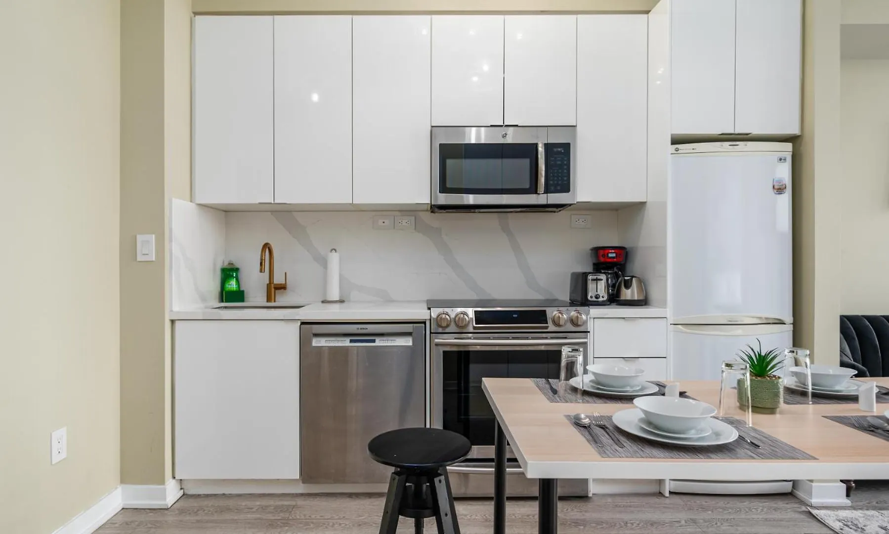 Hotel Iceboat Suites Toronto